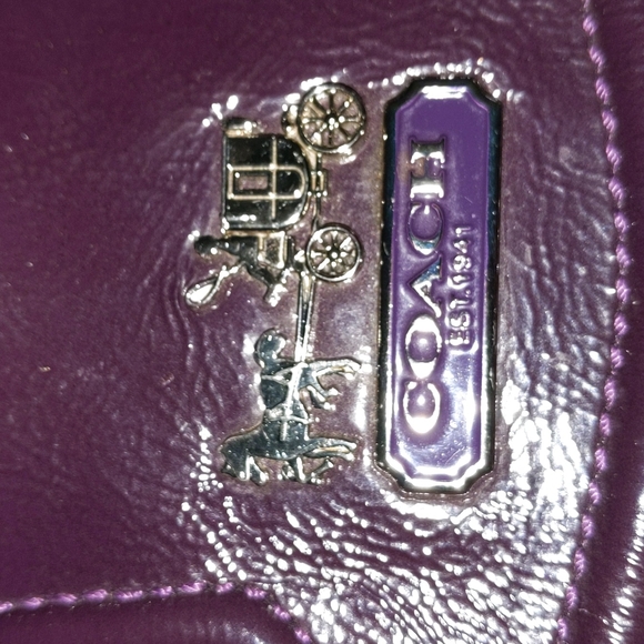 COACH SET RARE PURPLE MEDIUM HANDBAG WITH BEAUTIFUL NEW PURPLE SEQUENCE WRISTLET - Picture 4 of 4